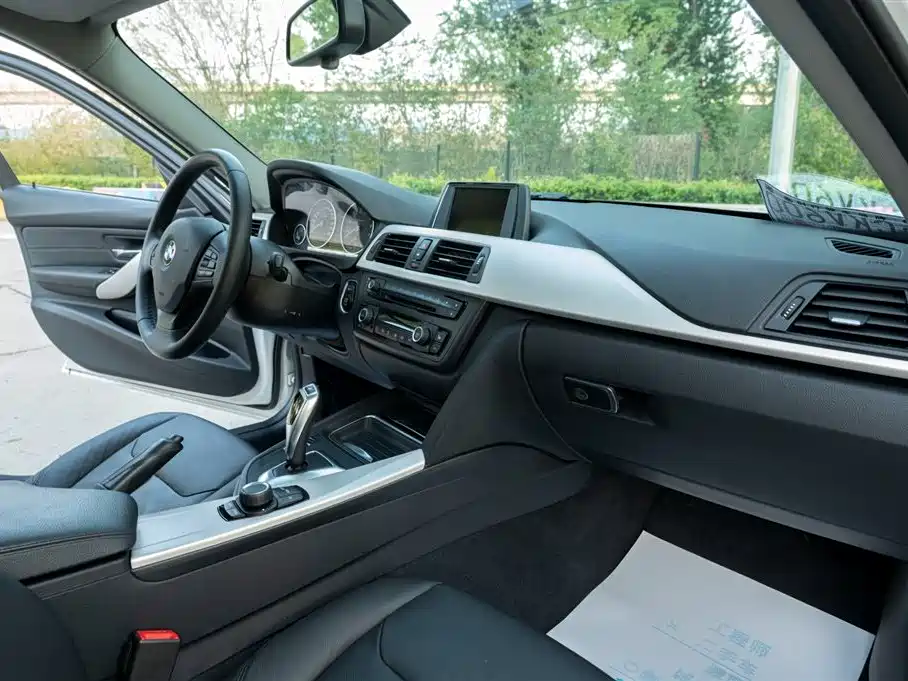 BMW 3 Series 2014 320i Fashion фото 23
