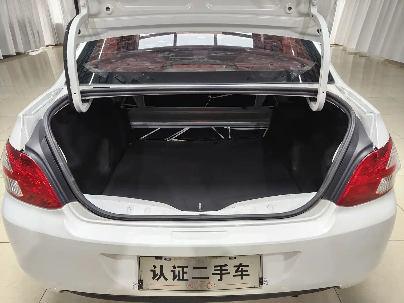 Peugeot 301 2017 2017 1.6L Manual Comfort Edition