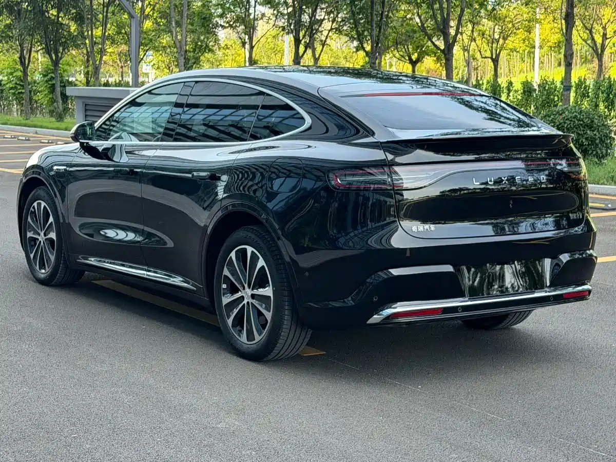 Фото 4 - Zhijie Luxeed R7