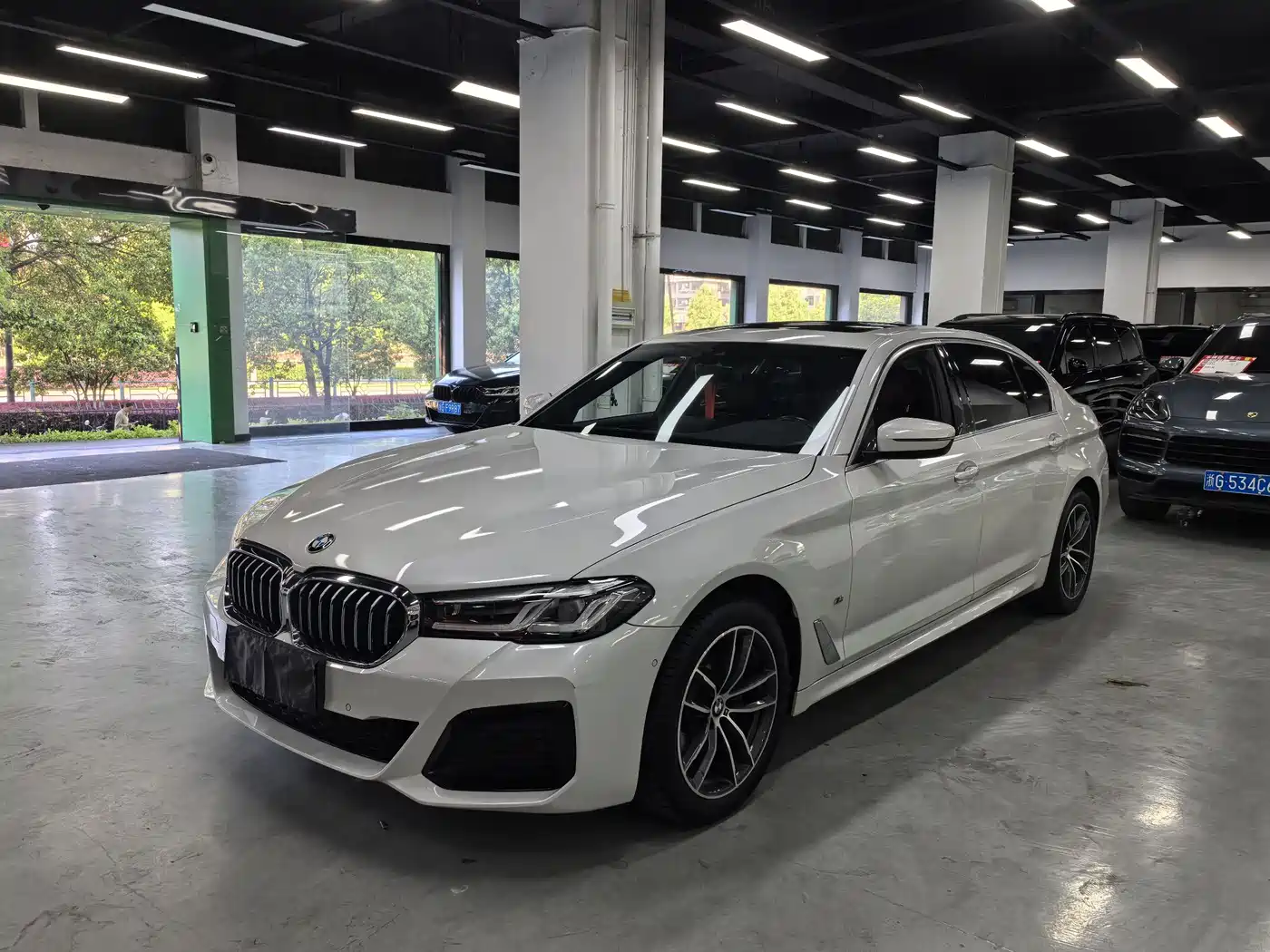 BMW 5 Series 2022 525Li M Sport Package