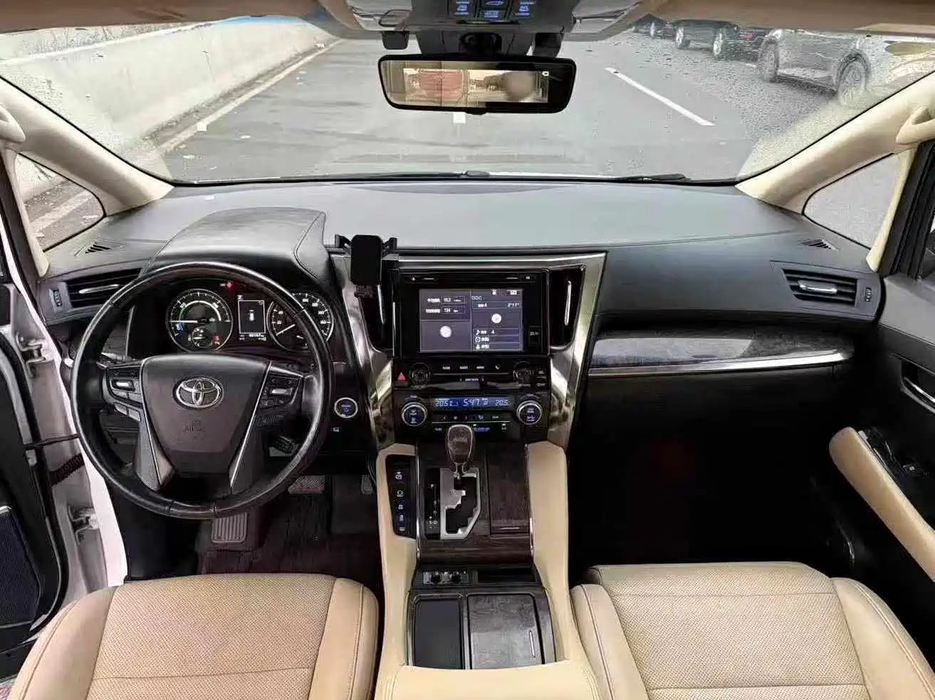 Toyota Alphard 2019 Hybrid 2.5L Premium Edition фото 8