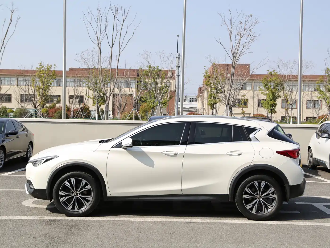 Infiniti QX30 2018 2017 Model 1.6T 2WD Sport