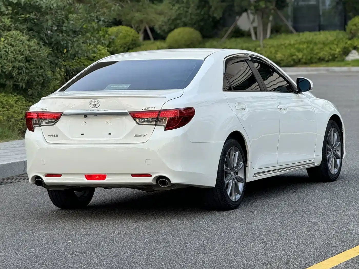 Toyota Reiz 2015 2013 2.5V Premium Edition