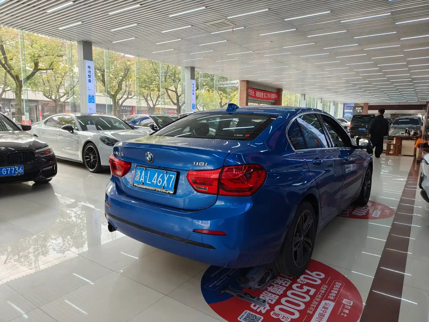 BMW 1 Series 2018 118i Sport Edition фото 10