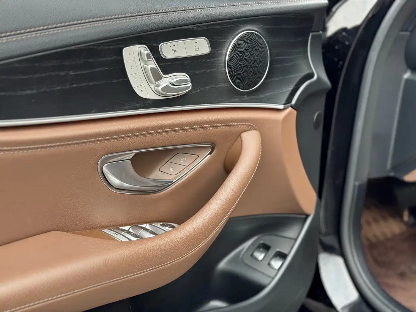 Mercedes-Benz E-Class New Energy 2023 E 350 e L Plug-in Hybrid Sport Sedan фото 21