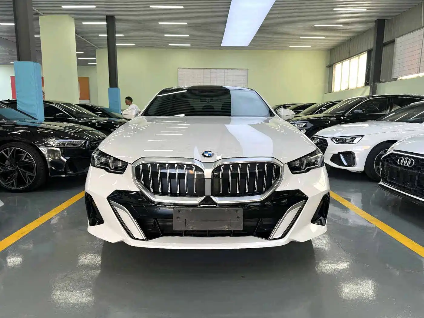 Фото 2 - BMW 5 Series