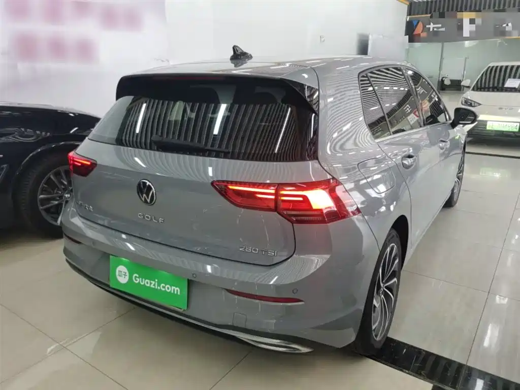 VOLKSWAGEN GOLF