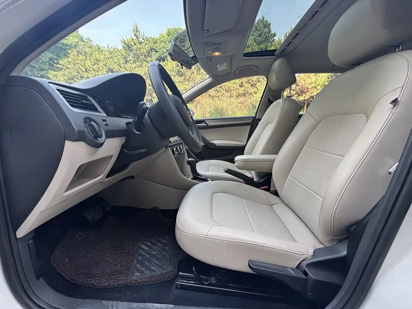 Škoda Skoda Rapid Spaceback 2014 1.6L Automatic Joy Edition фото 7