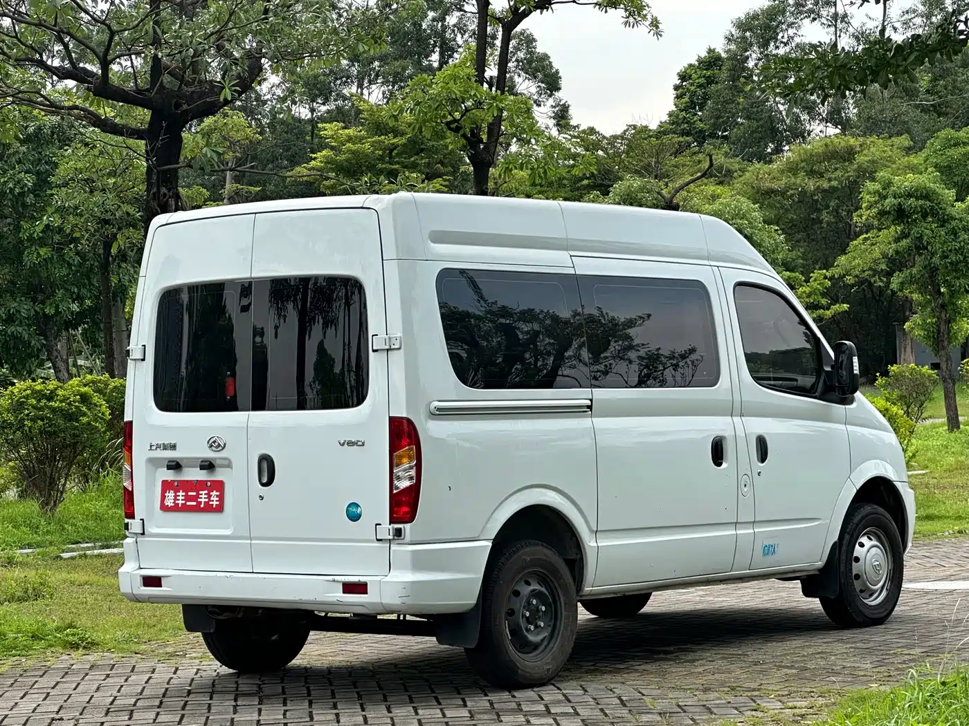 SAIC Maxus Xintu V80 2024 2023 2.0T PLUS Manual All-round King Short Wheelbase Medium Roof 7/8/9-seater