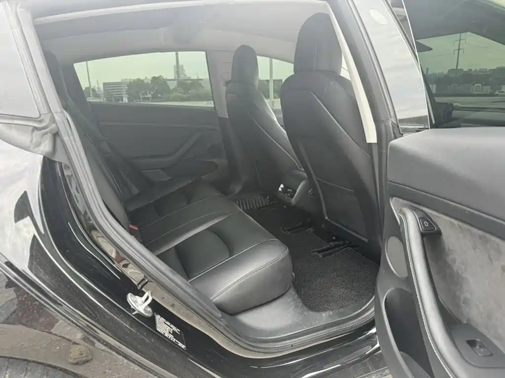 Фото 15 - Tesla Model 3