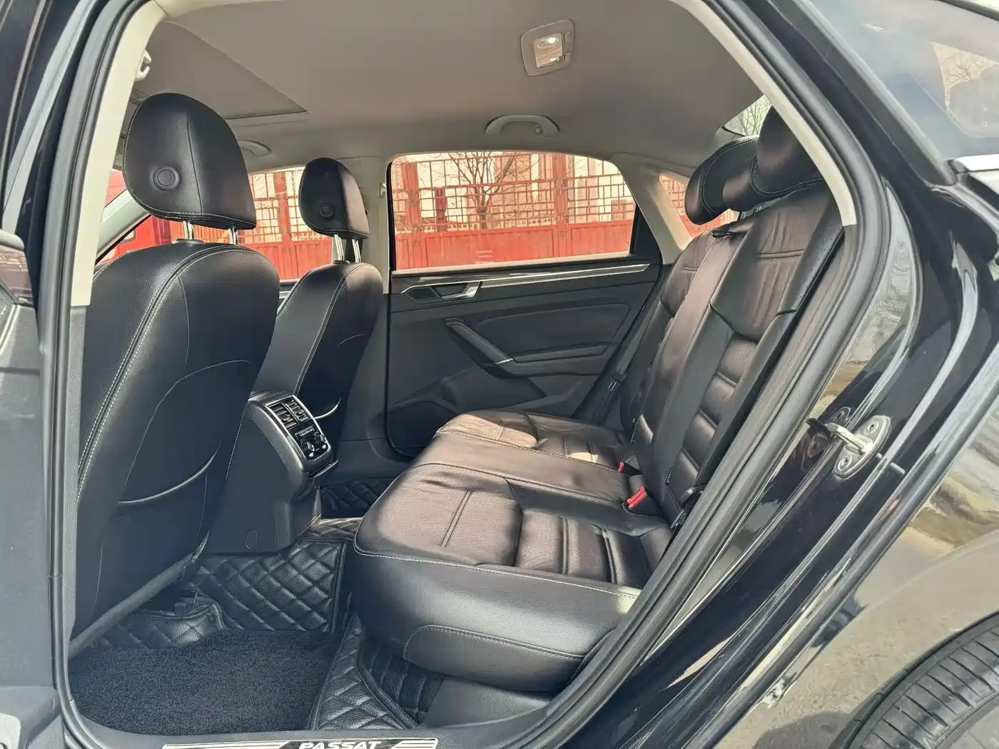 Volkswagen Passat 2017 330TSI DSG Luxury фото 7