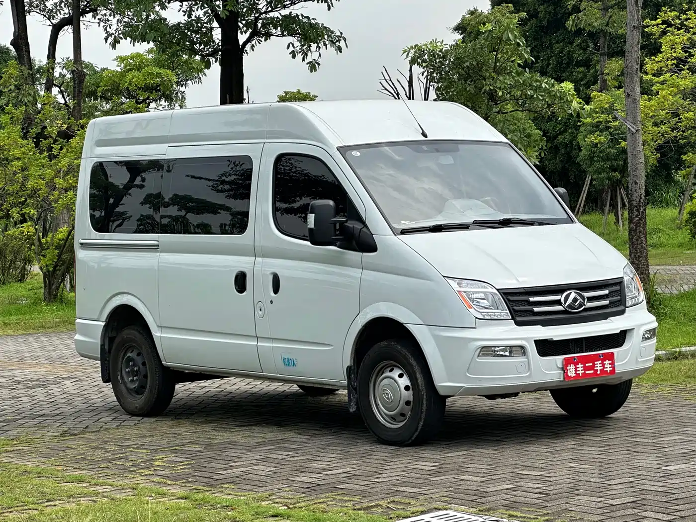 SAIC Maxus Xintu V80 2024 2023 2.0T PLUS Manual All-round King Short Wheelbase Medium Roof 7/8/9-seater