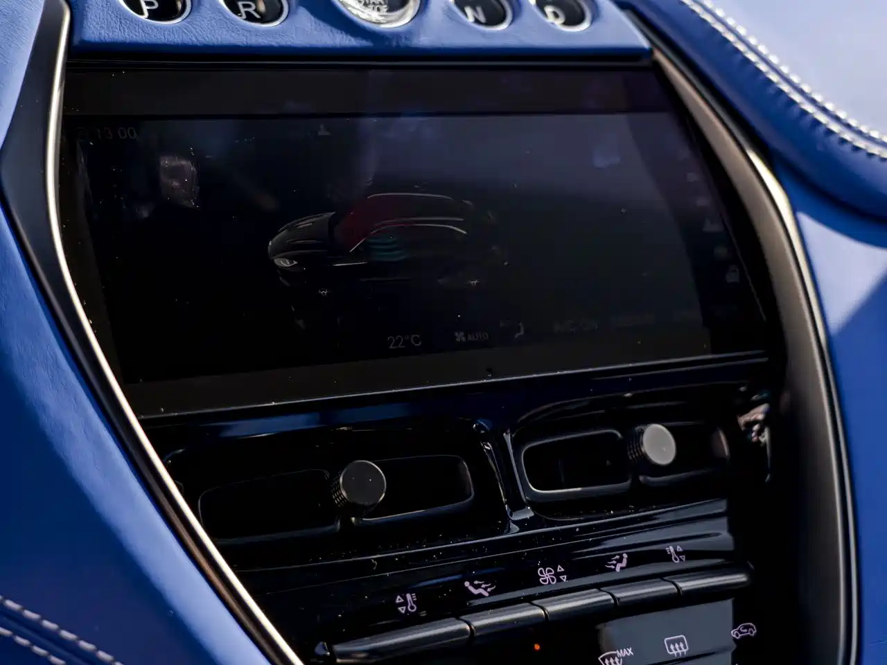 Aston Martin DBX 2021 4.0T V8 Realm of Simplicity фото 13