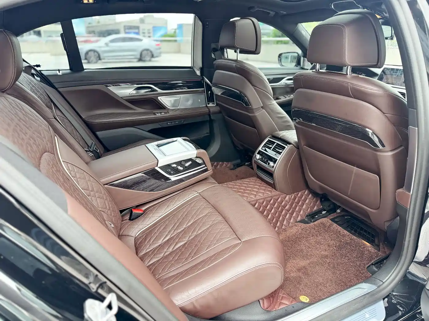 BMW 7 Series 2021 Model 740Li Leading M Sport Package фото 8