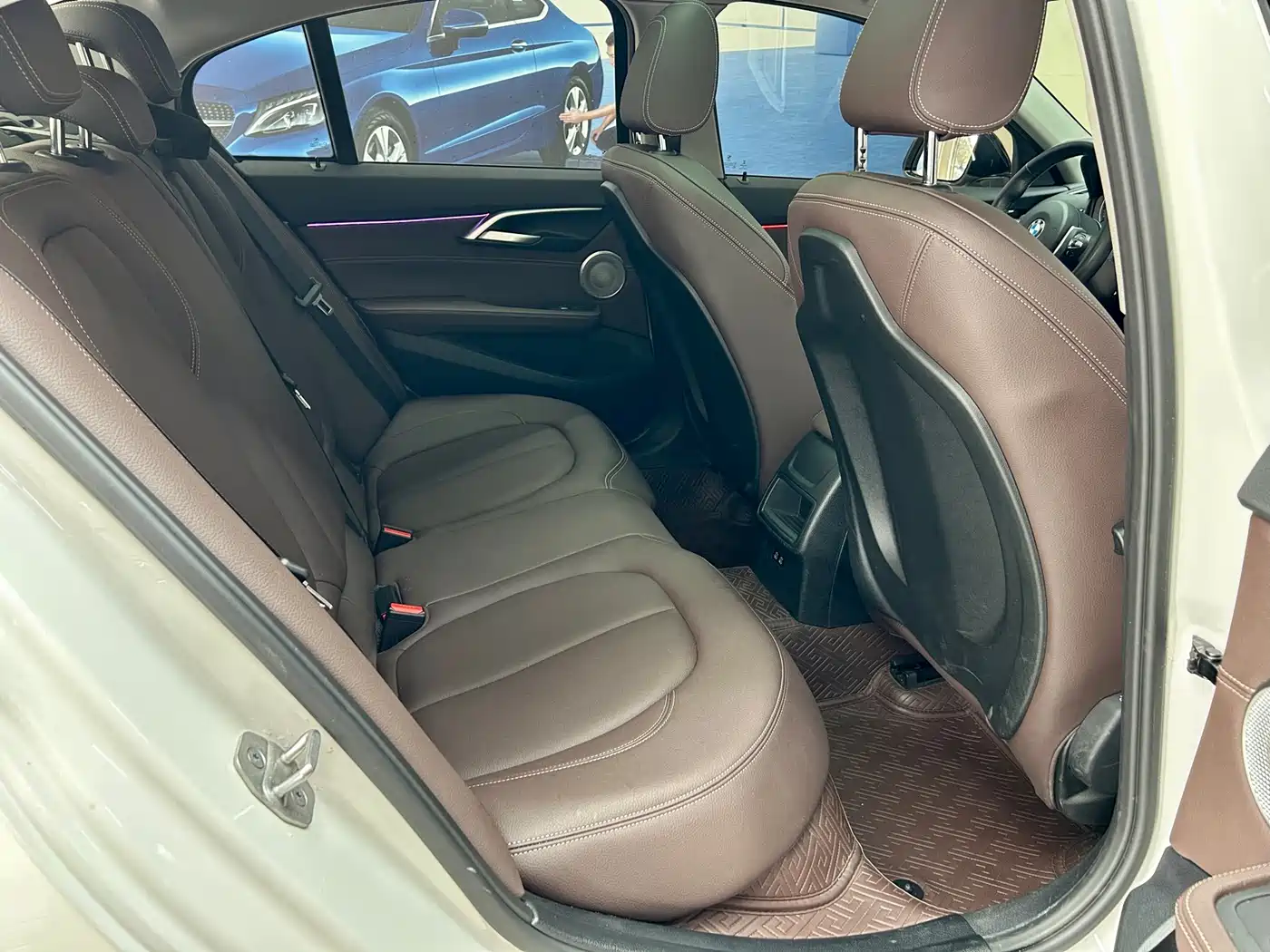 BMW 1 Series 2023 120i M Sport Shadow Edition фото 11