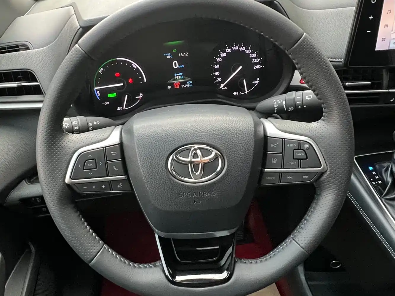 Toyota Sienna 2024 2.5L Hybrid 4WD Premium Edition фото 13