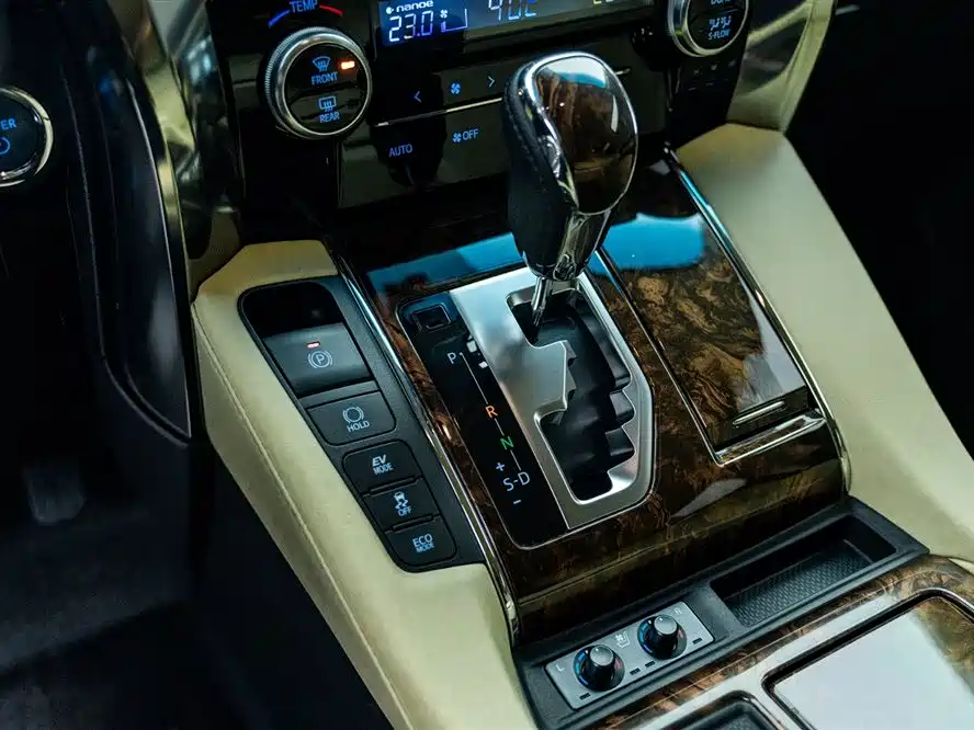 Toyota Alphard 2021 Hybrid 2.5L Luxury фото 16