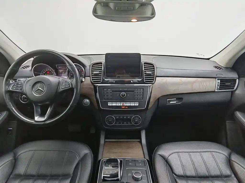 صورة 5 - Mercedes-Benz GLE