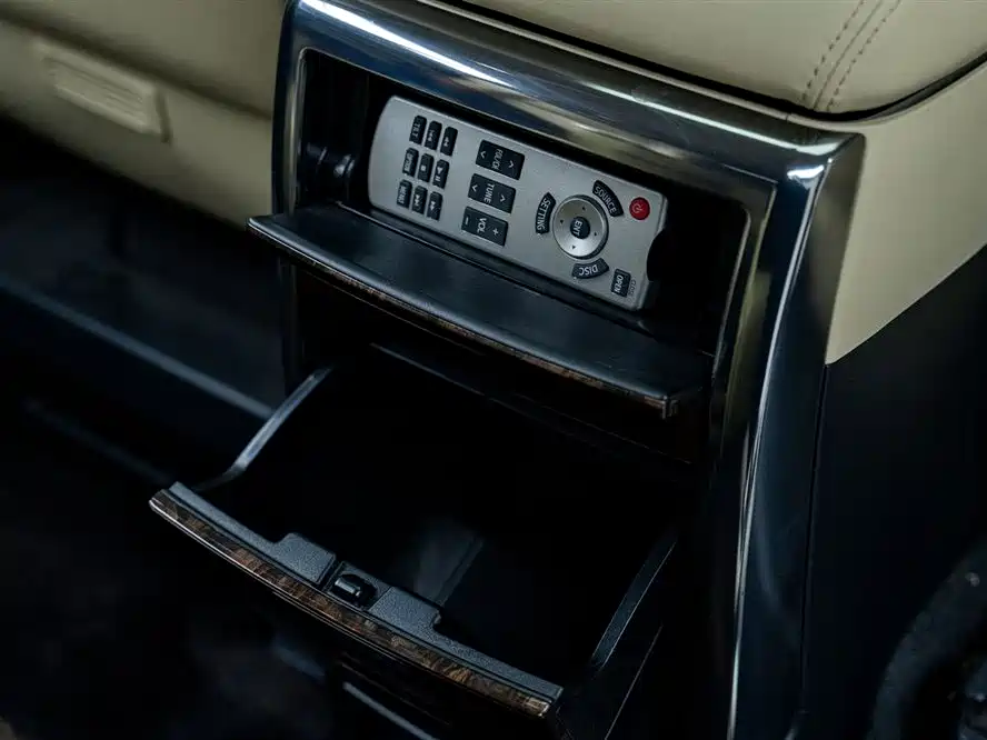Toyota Alphard 2021 Hybrid 2.5L Luxury фото 20