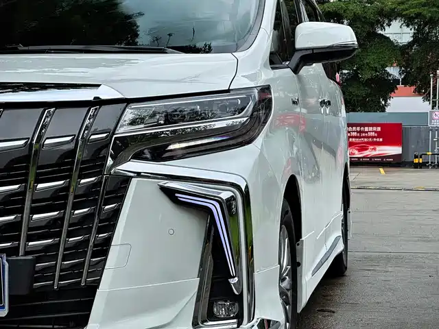 Toyota Alphard 2021 Hybrid 2.5L Luxury — фото 3