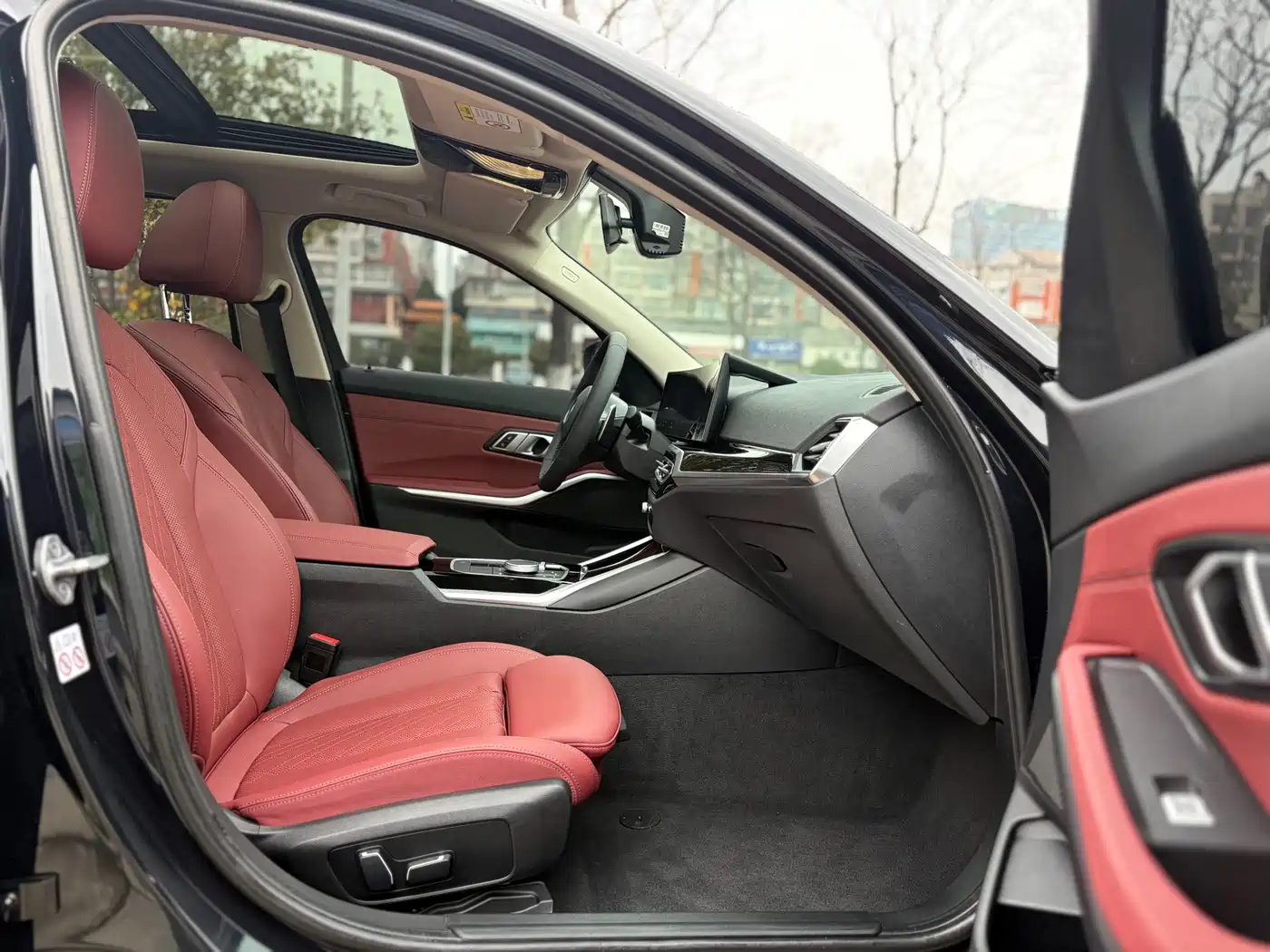 BMW 3 Series 2024 320Li M Sport Package фото 9