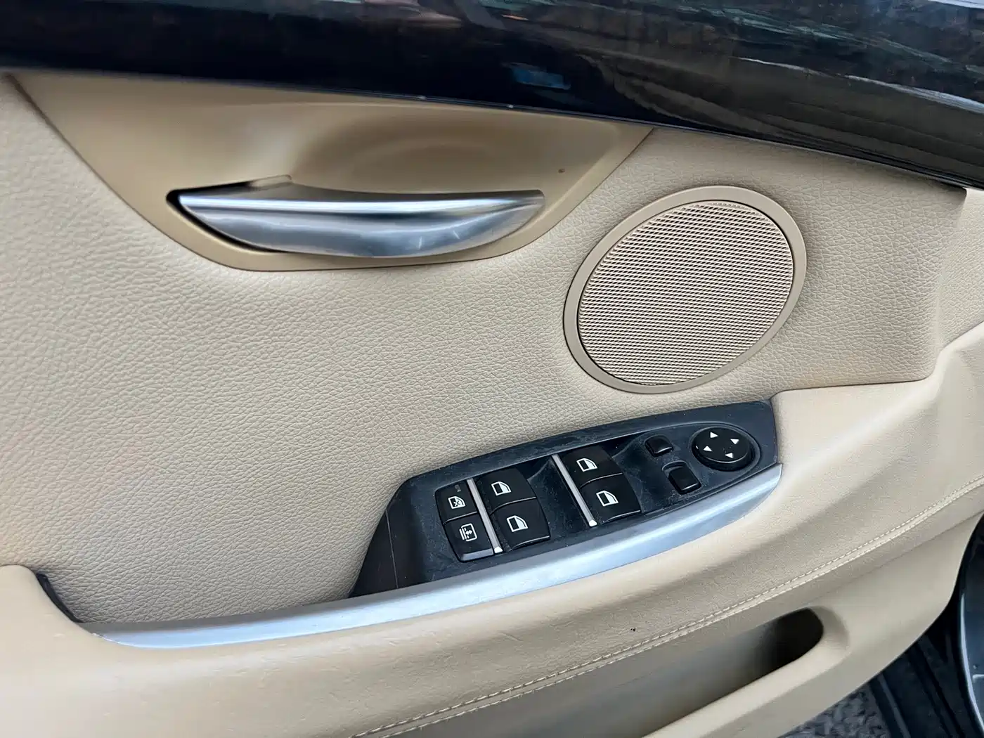 BMW 5 Series GT 2011 535i xDrive Luxury Model фото 24