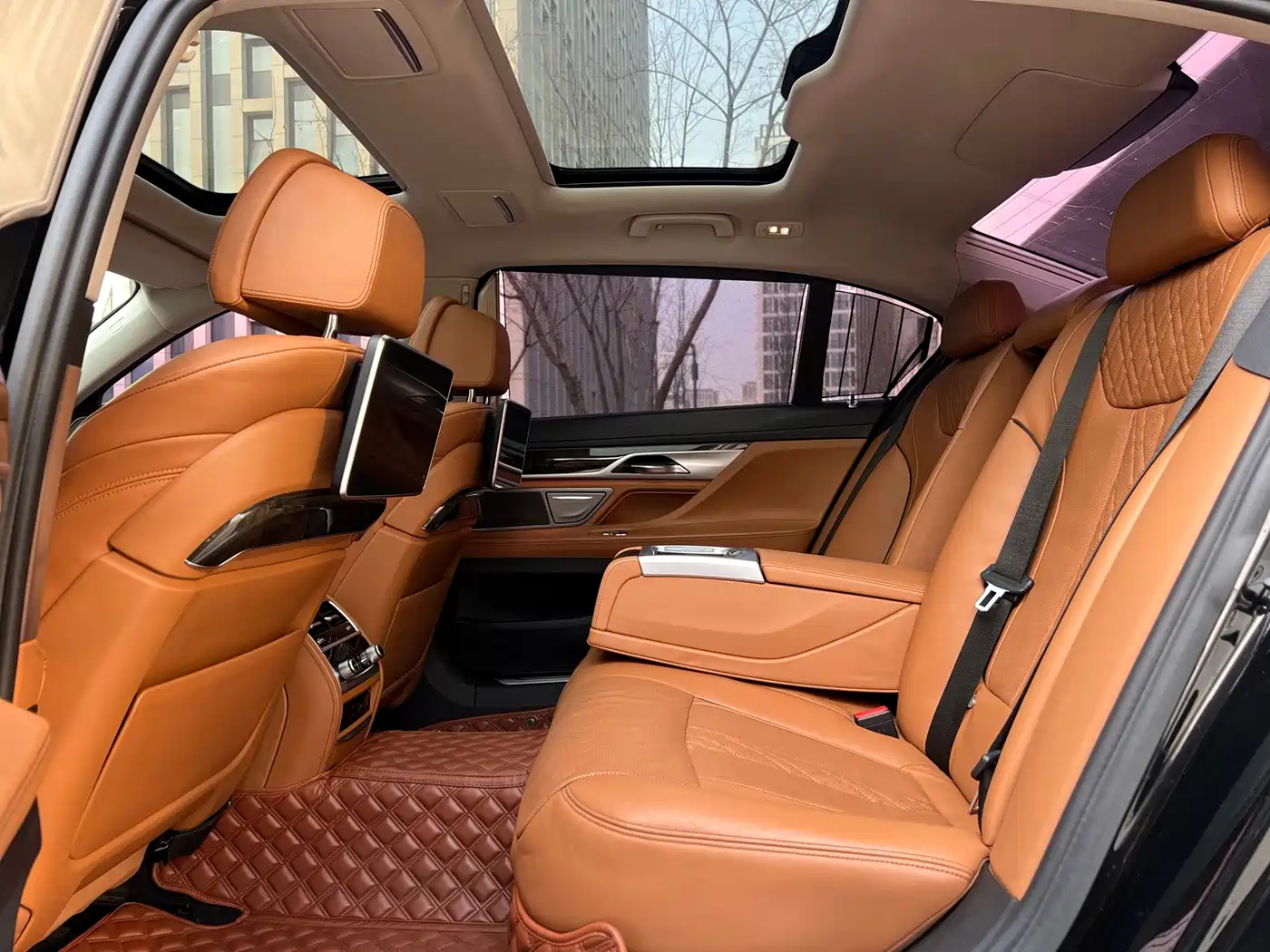 BMW 7 Series 2017 740Li Leading Edition фото 7