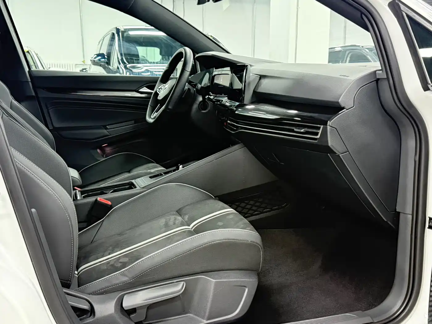 Volkswagen Golf 2021 280TSI DSG R-Line фото 18