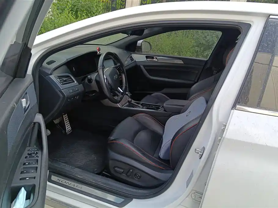 Hyundai Sonata 2015 1.6T GLS Smart фото 9