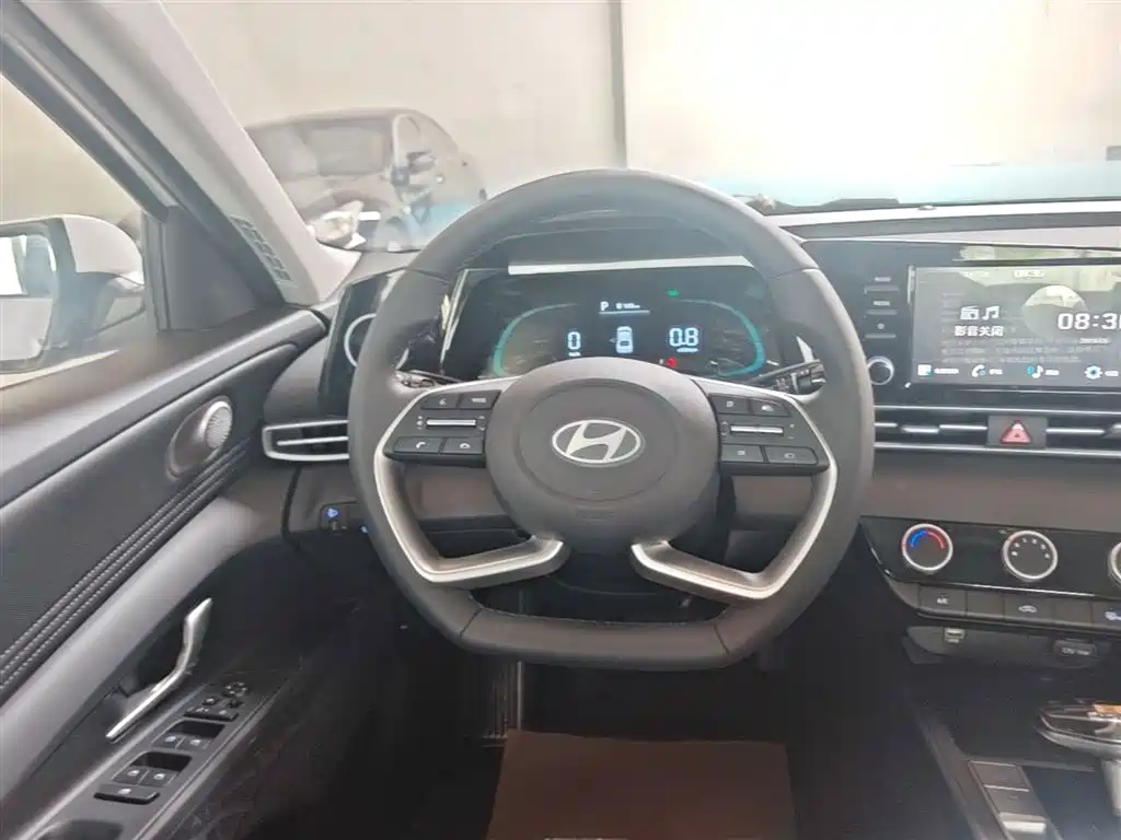 Hyundai Elantra 2023 1.5L CVT GLX Elite Edition фото 11