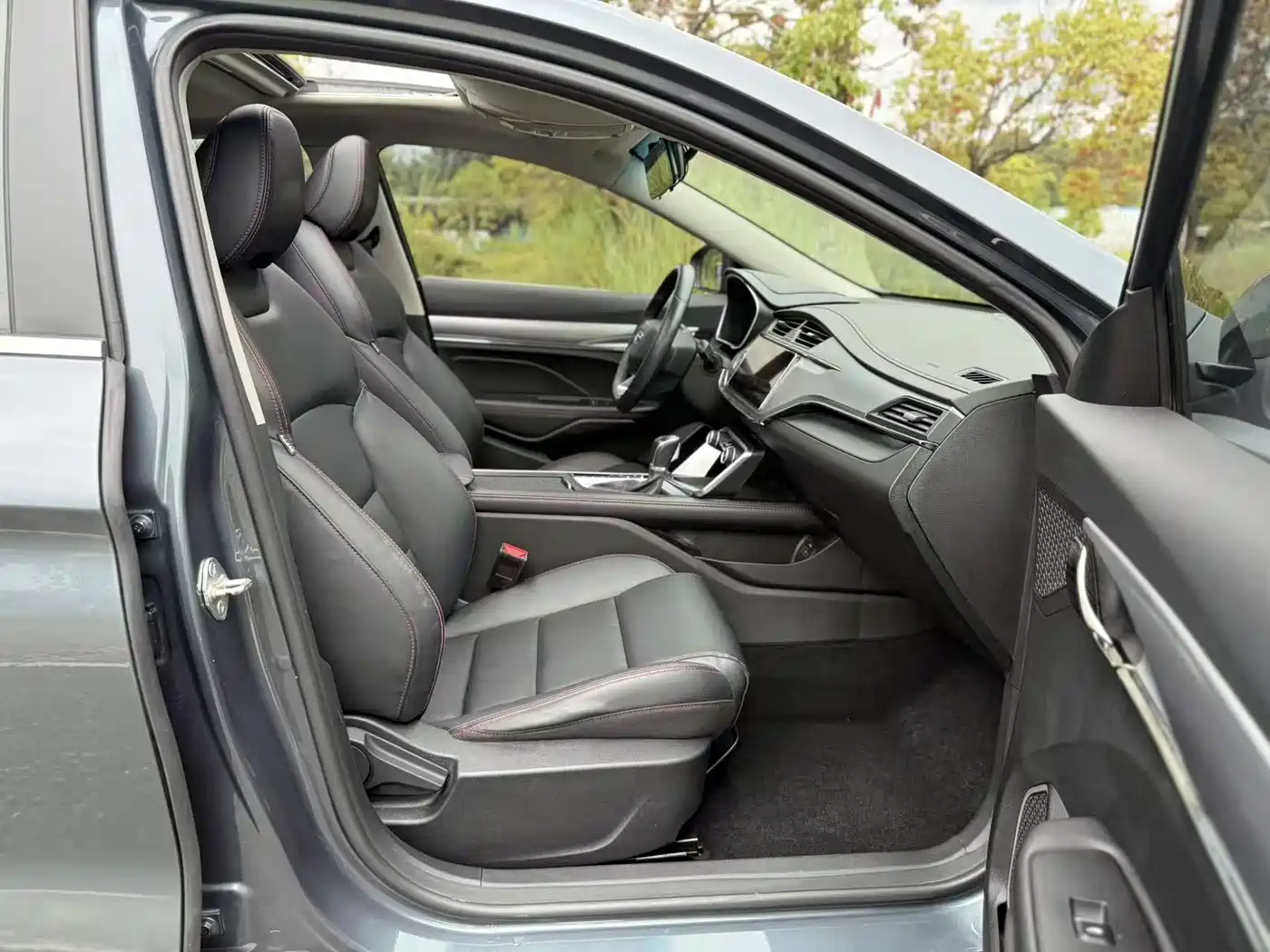 Фото 24 - Geely Binrui
