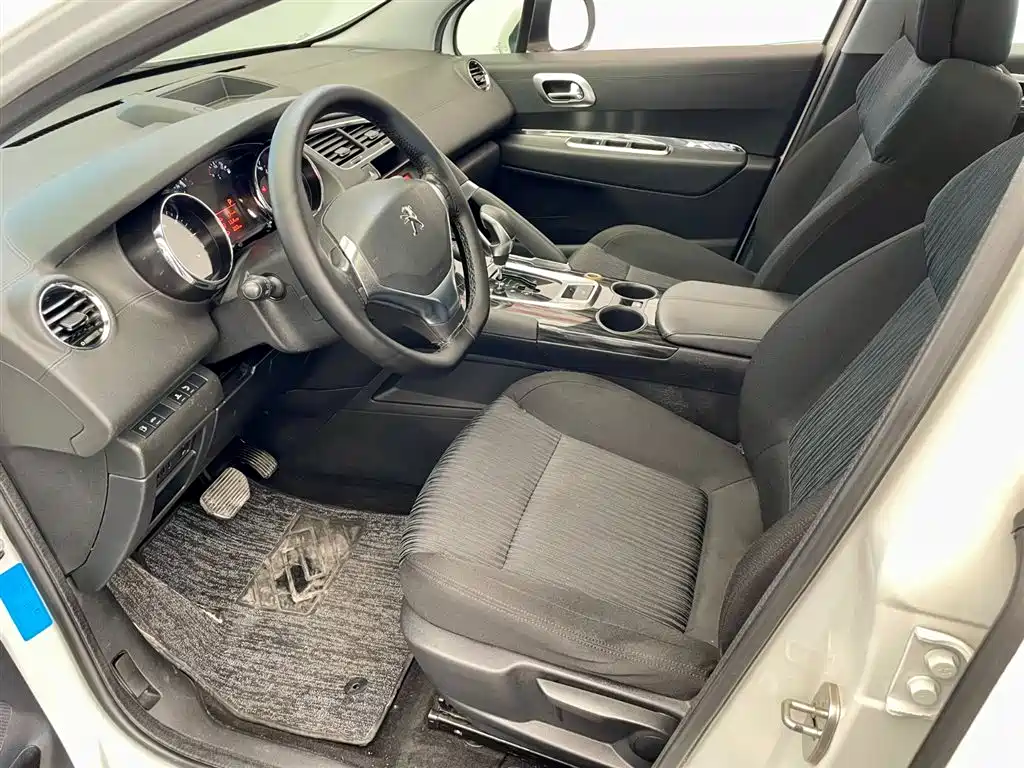 Peugeot 3008 2015 2.0L Automatic Classic Edition фото 6