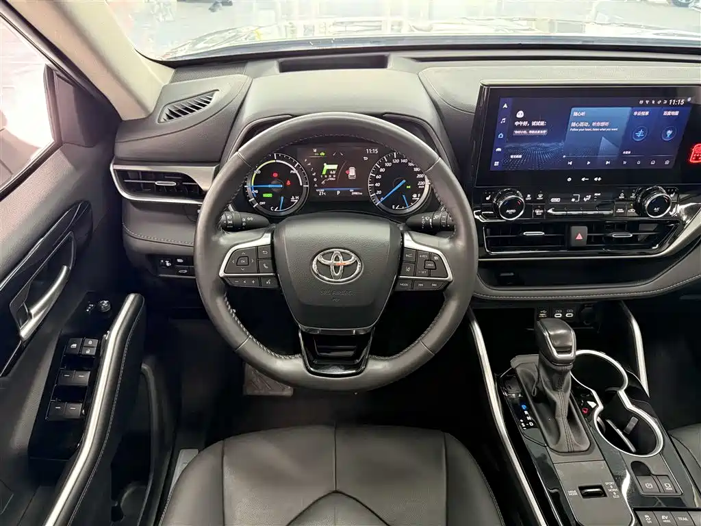 Toyota Highlander 2023 2.5L Smart Hybrid Dual Engine AWD Premium 7-Seater фото 9