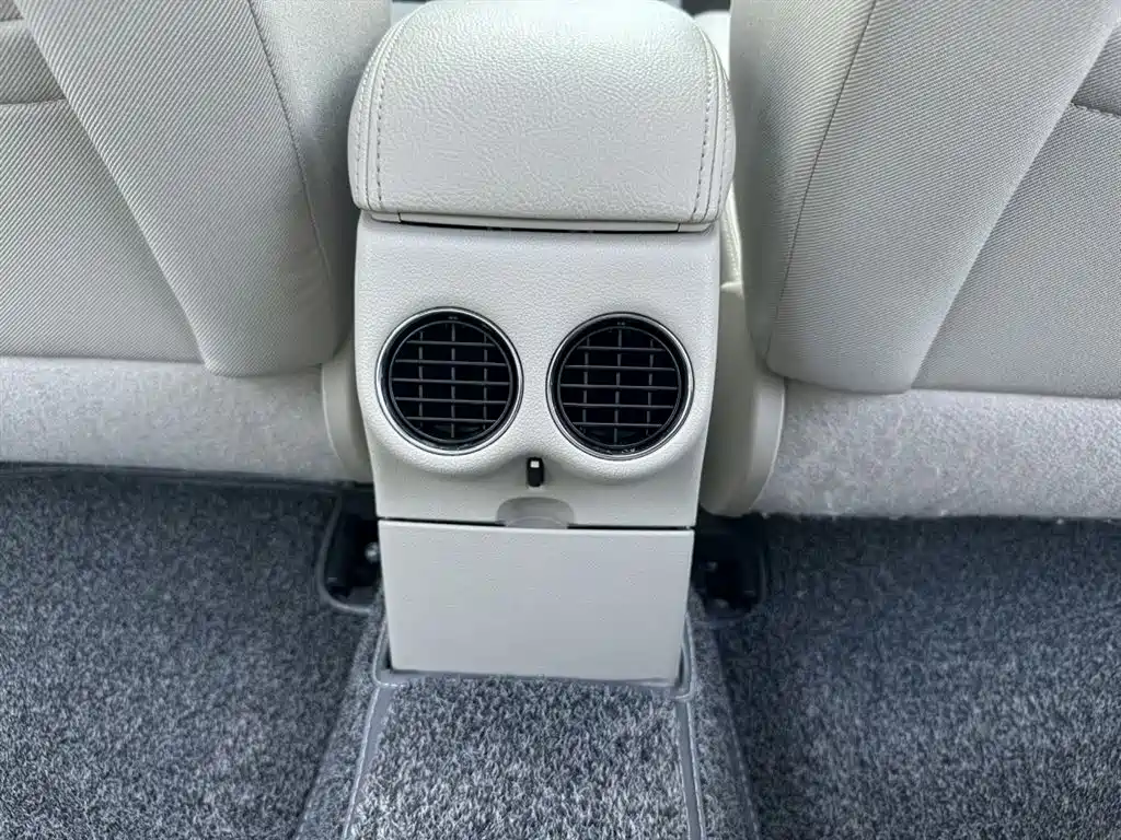 Peugeot 408 2013 2.0L Automatic Luxury Edition фото 13