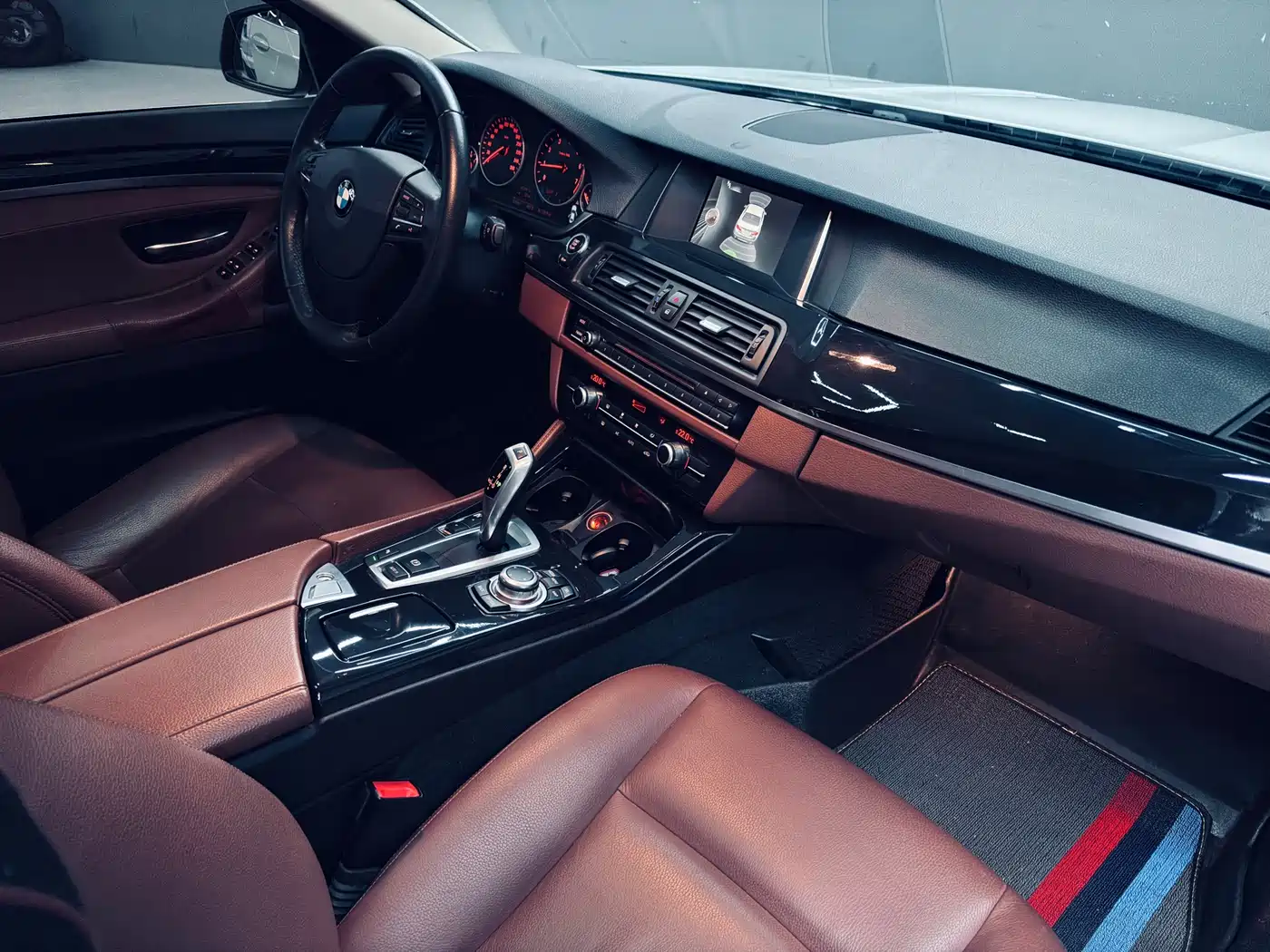 BMW 5 Series 2014 520Li Elegance фото 14