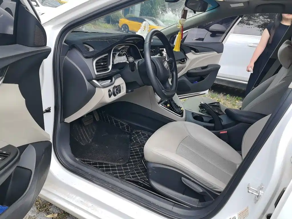 Фото 14 - Buick Excelle