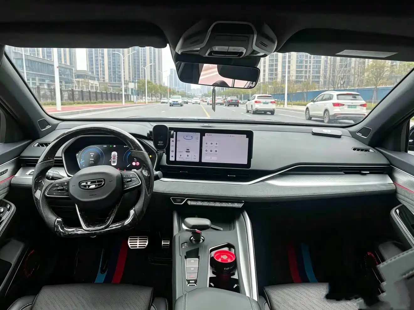 Фото 4 - Geely Preface