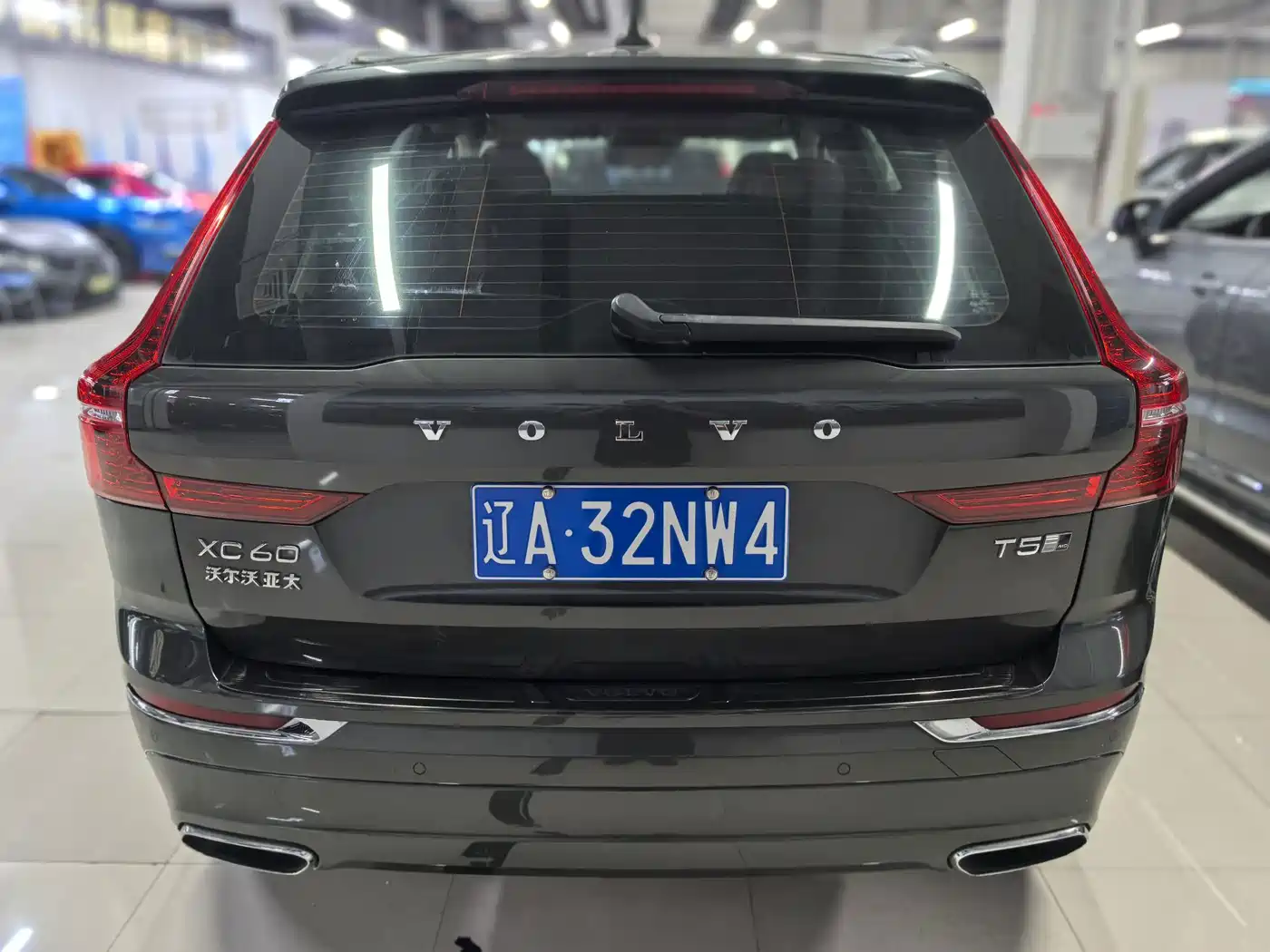 Фото 8 - Volvo XC60