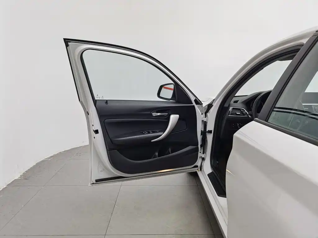 BMW 1 Series (Import) 2019 2018 118i Leading