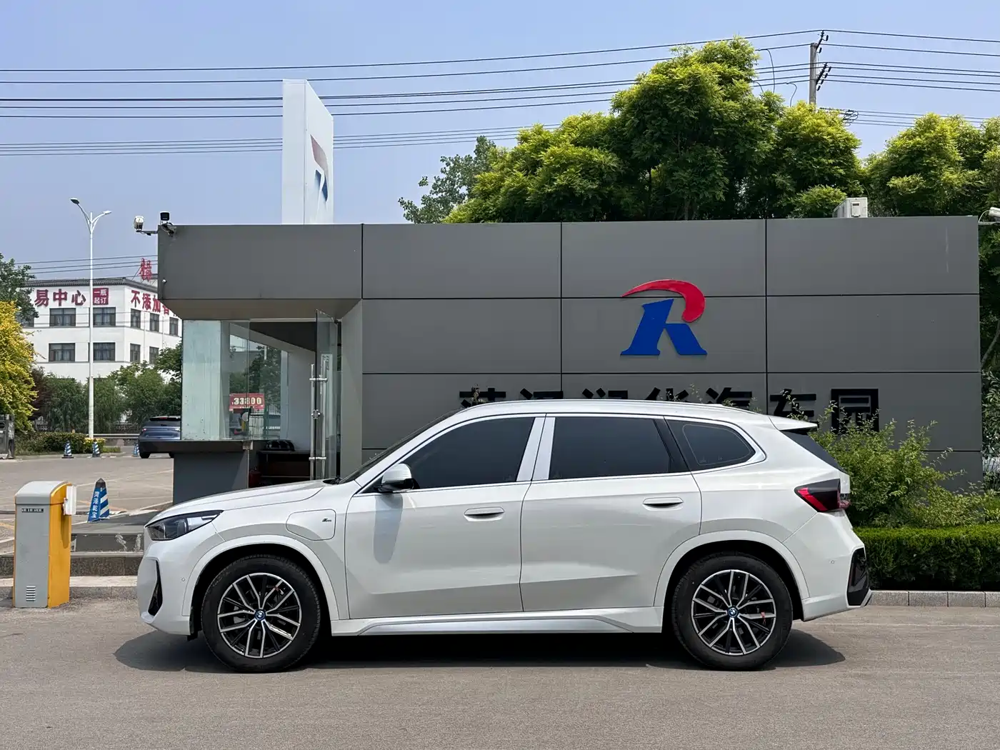 BMW iX1 2023 eDrive25L M Sport Package фото 3