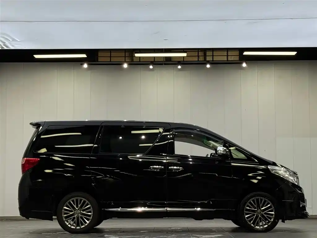 Toyota Alphard фото 12