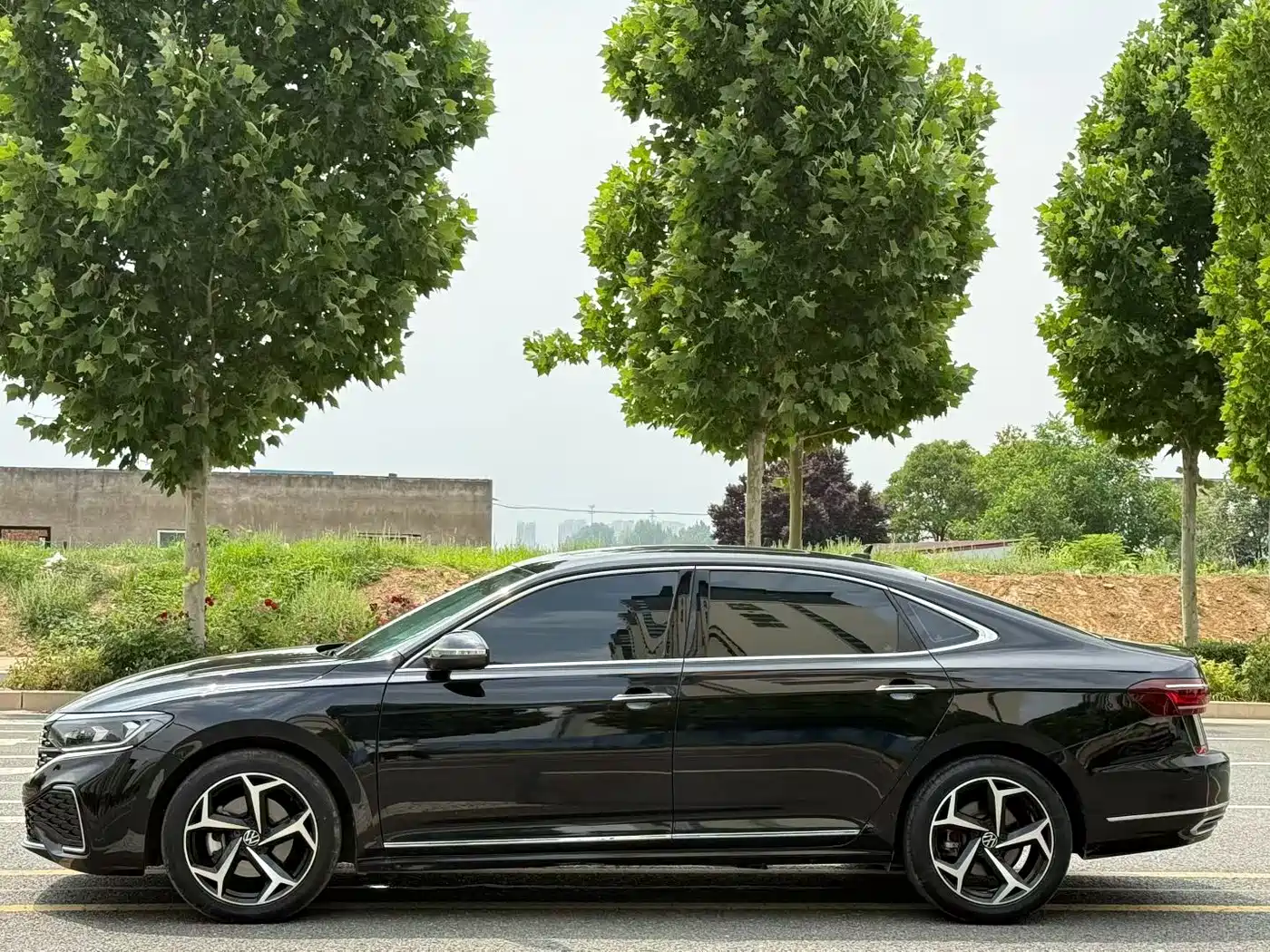 Volkswagen Passat 2023 330TSI Starlight Elite Edition фото 8