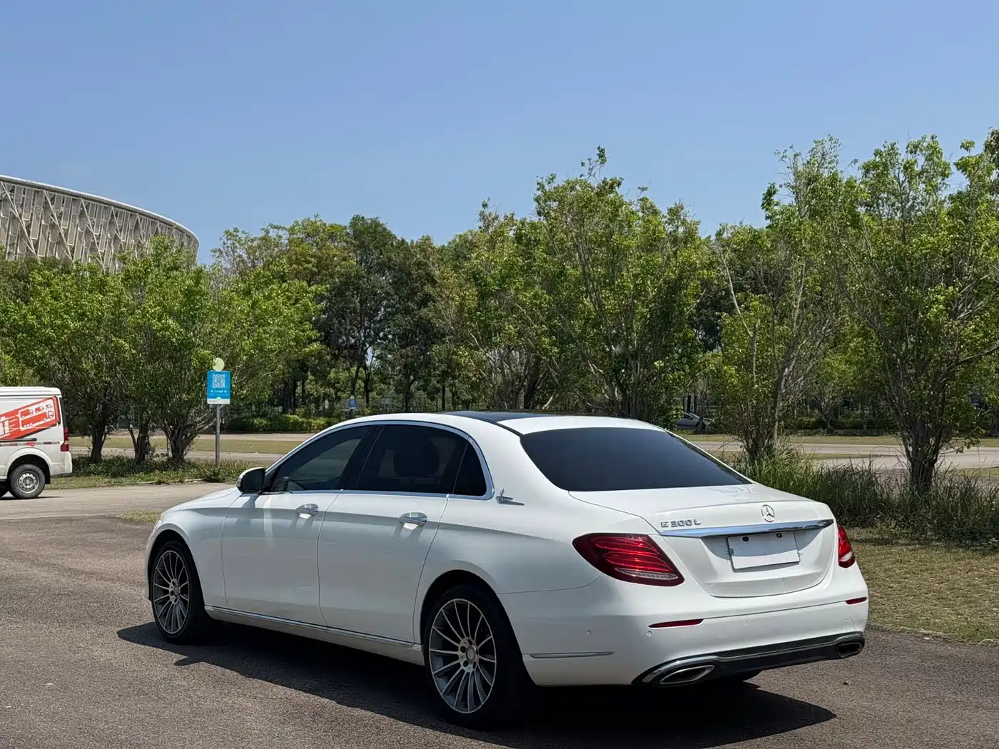Mercedes-Benz E-Class 2016 E 300 L Luxury фото 7