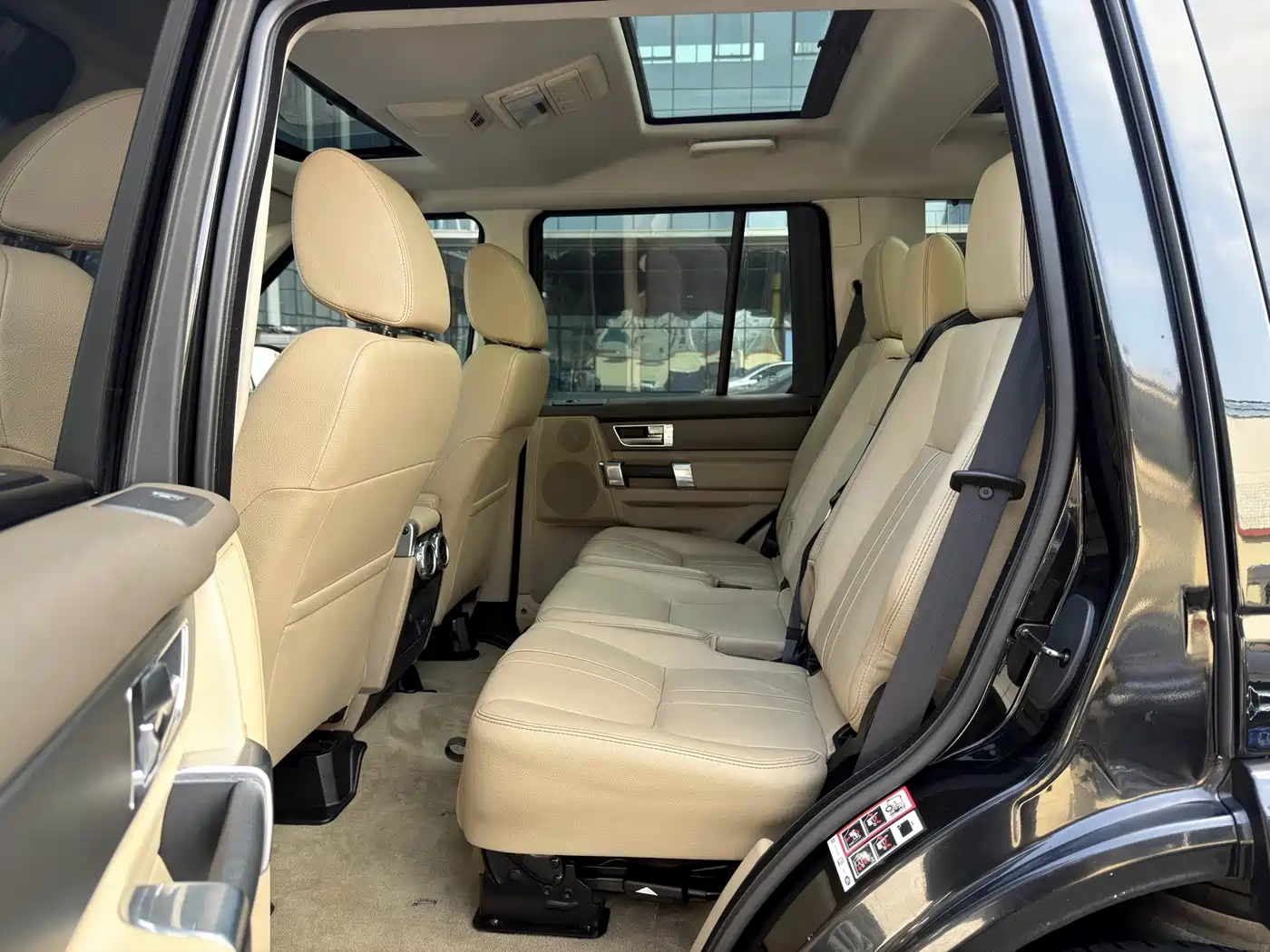 Land Rover Discovery 2015 3.0 SC V6 SE фото 6