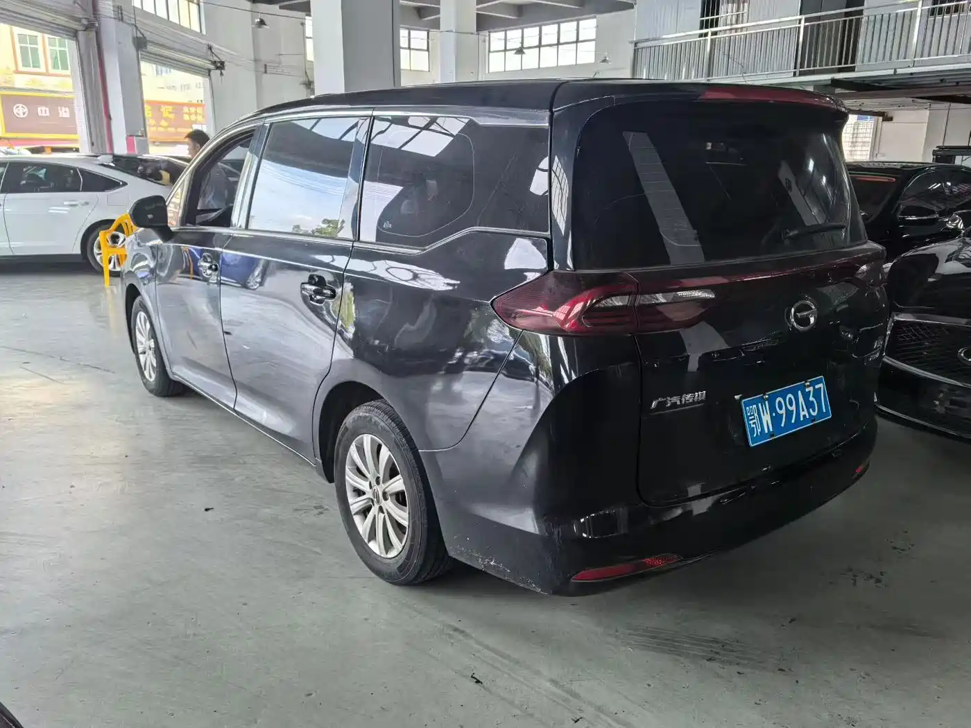 GAC Trumpchi Trumpchi M6 2021 270T DCT Luxury Edition (7-Seater) фото 5