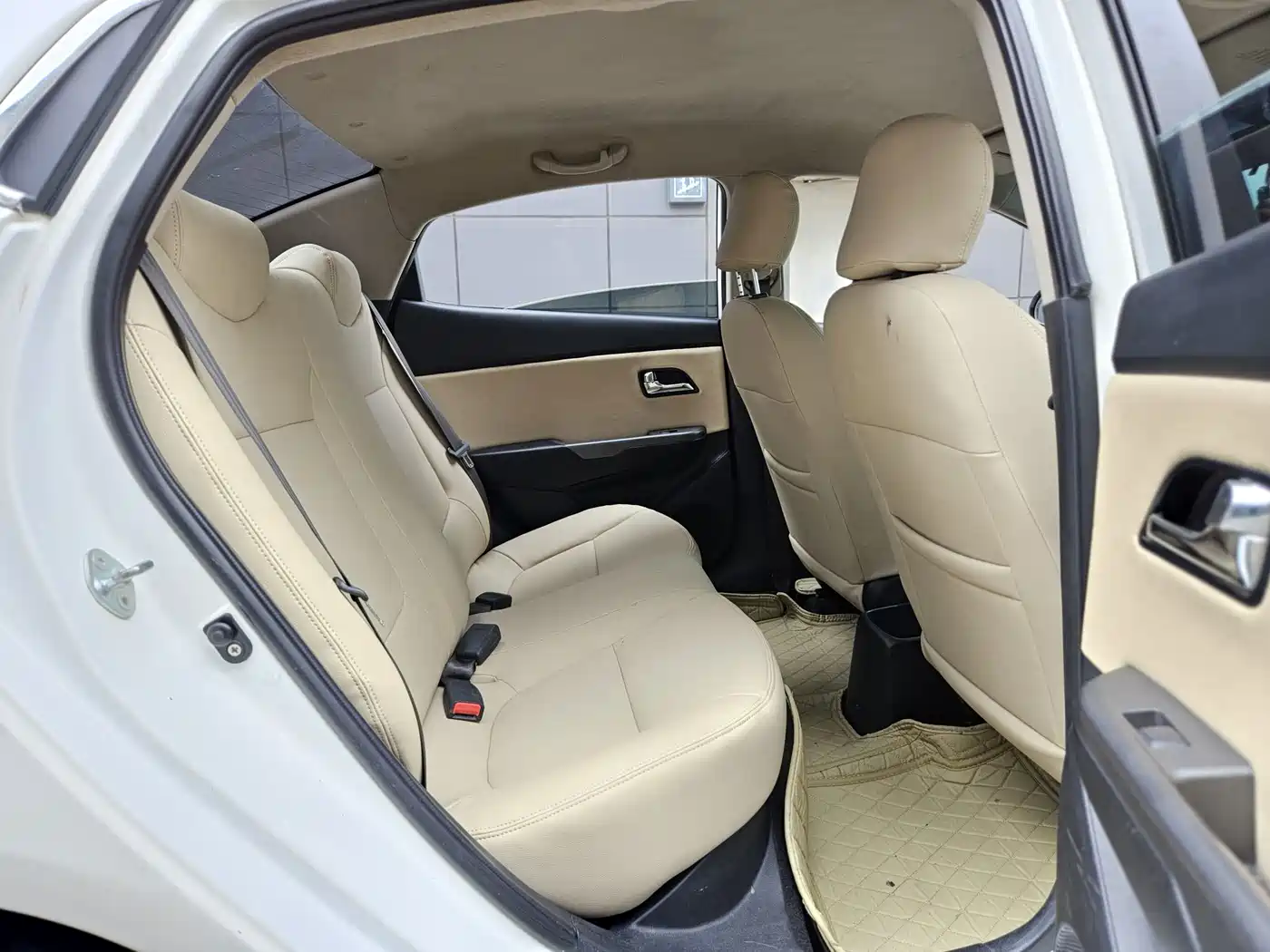 Kia K2 2012 2011 Sedan 1.4L AT GLS