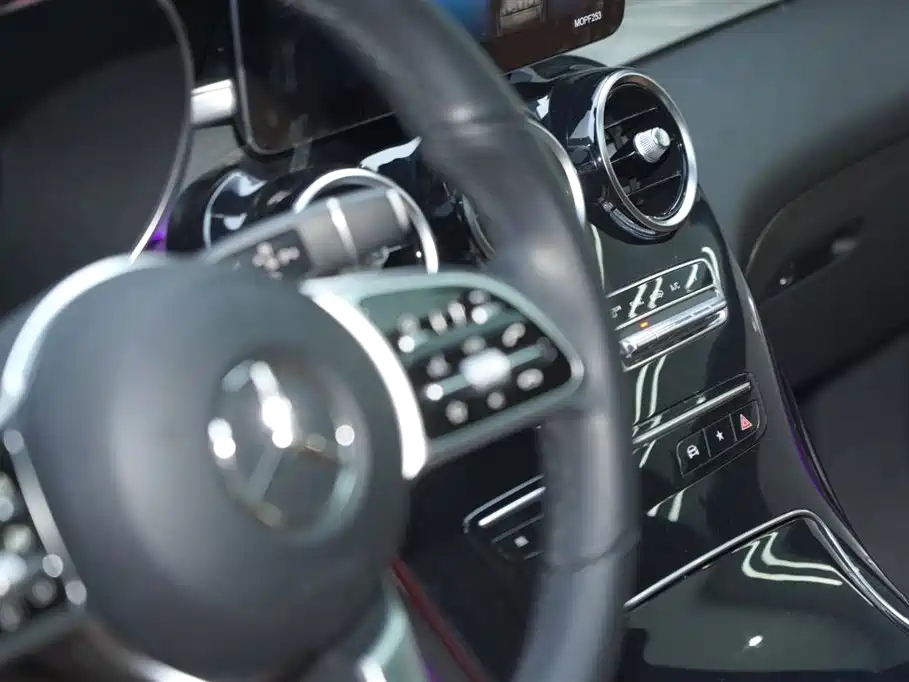 Mercedes-Benz GLC Coupe 2022 Facelift GLC 260 4MATIC Coupe SUV фото 15