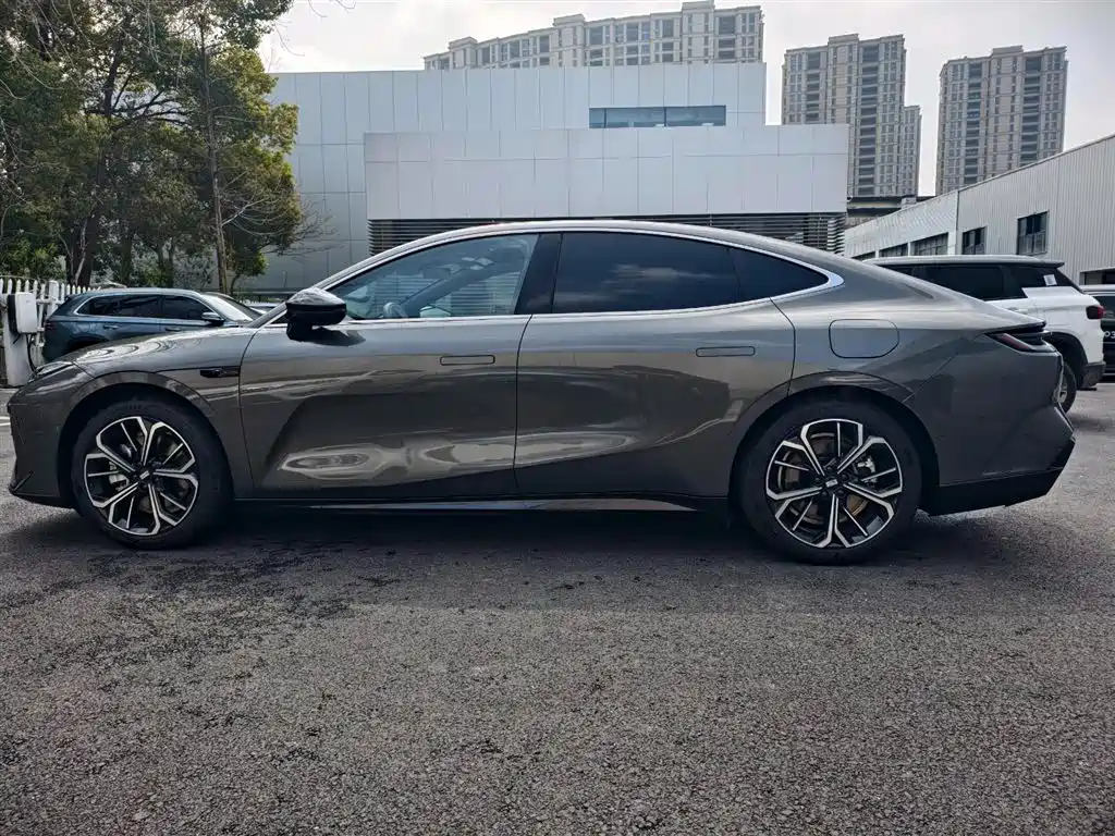 GEELY GALAXY GALAXY E8