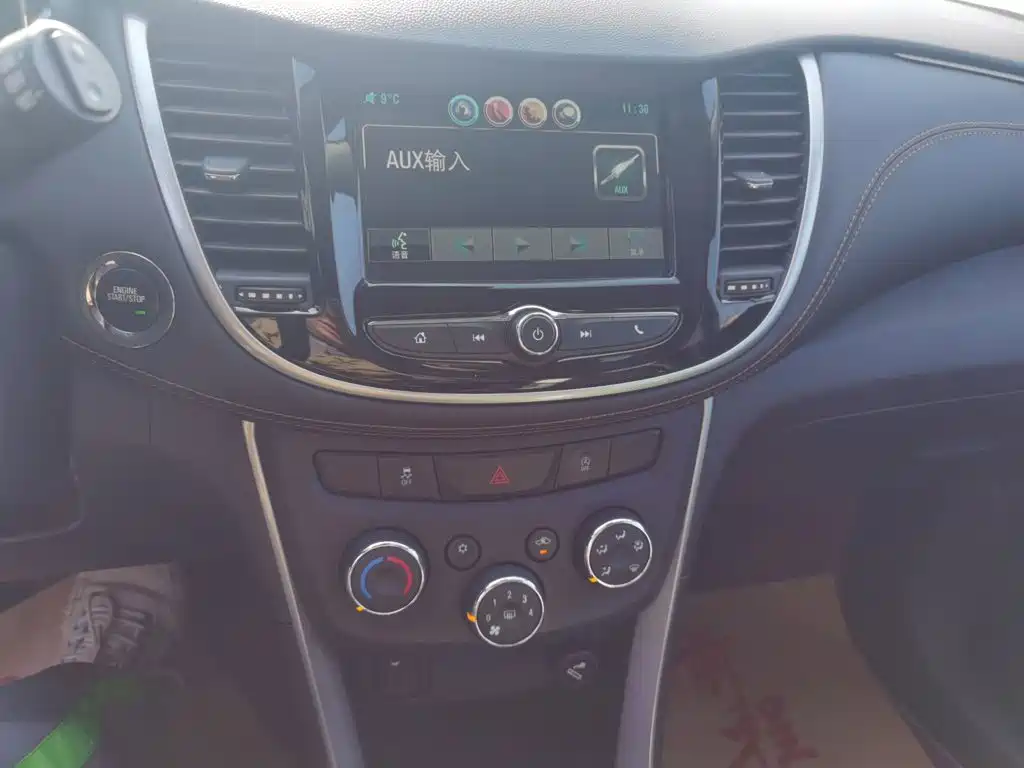 Photo 5 - Chevrolet Trax