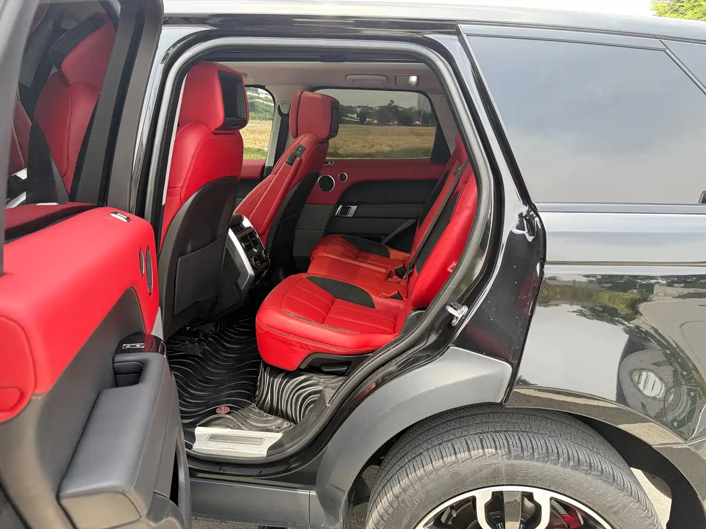 Land Rover Range Rover Sport 2022 3.0 L6 Gloss Black Edition фото 18